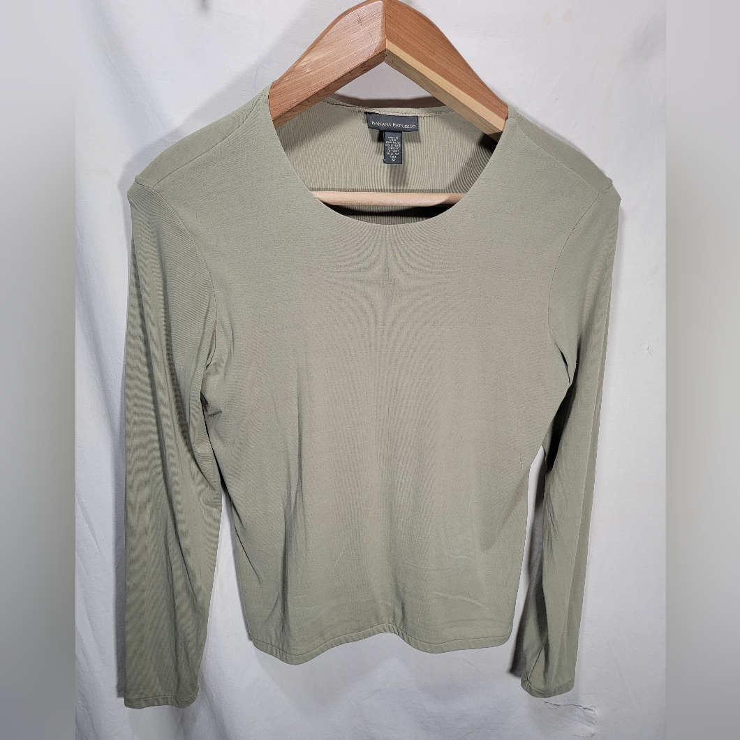 Women's Banana Republic Size Medium Long-Sleeve Faded Green Color Top.